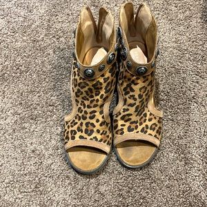 Women’s shoes size 8